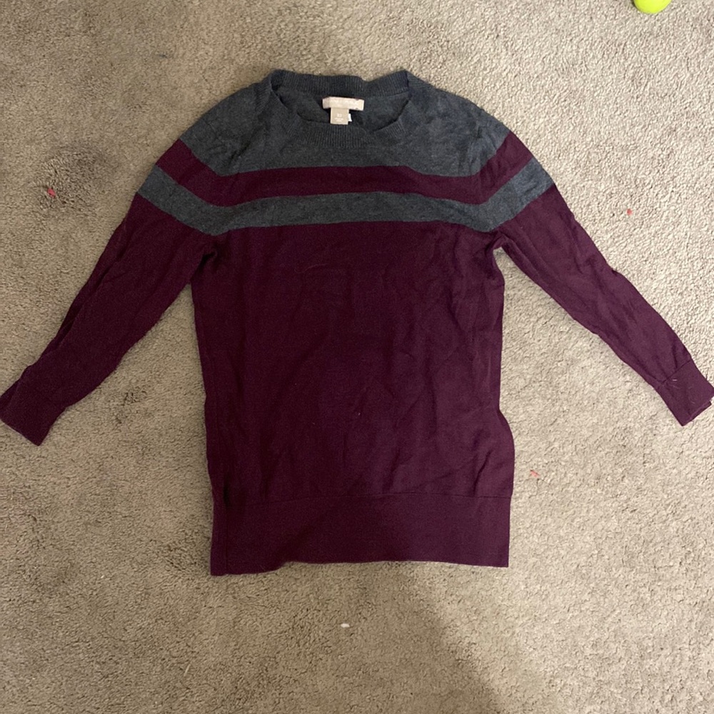 Banana Republic Size XS Grey and Maroon 3/4 length Sweater